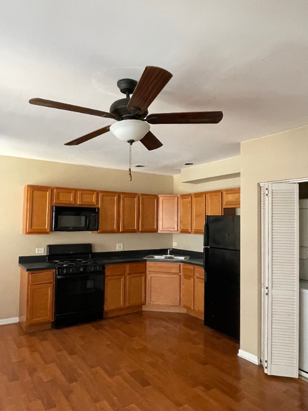 Chicago Apartment: 1904 E 79th St