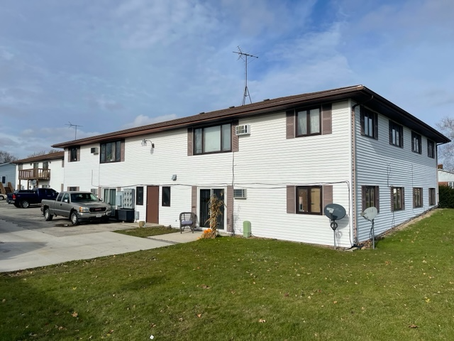 Oostburg Apartment: 835 Illinois Ave