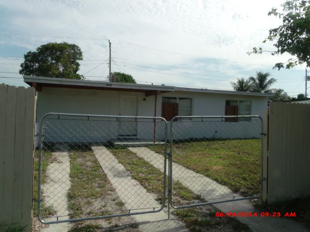 FORT LAUDERDALE House: 1033 NW 10 PLACE