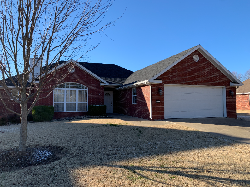 Bentonville House: 702 Tunbridge Dr