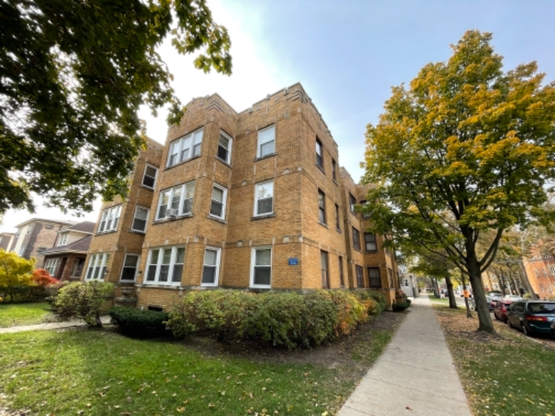 Chicago Apartment: 2143 W Chase Ave