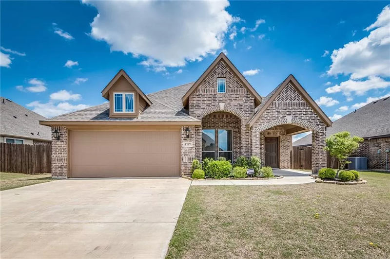 Mansfield House: 1207 Star Grass Drive