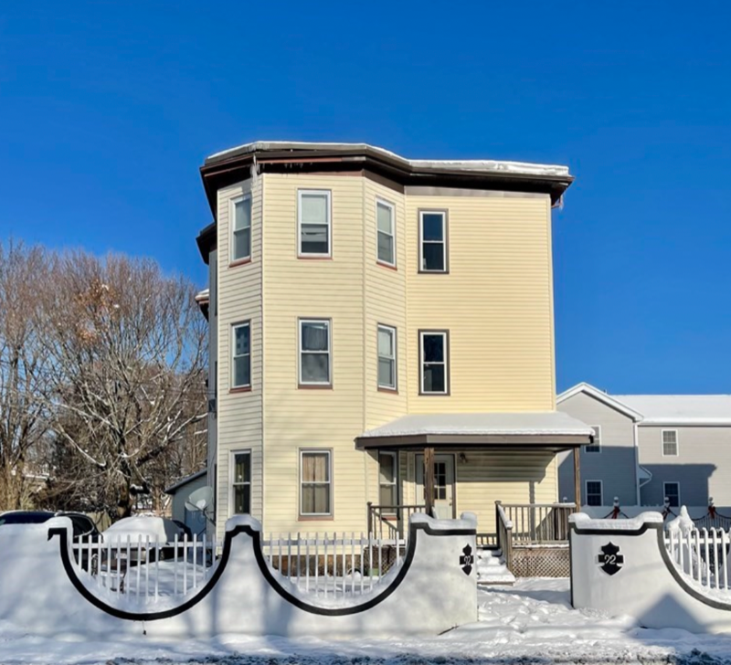 Brockton Apartment: 92 Elliot St