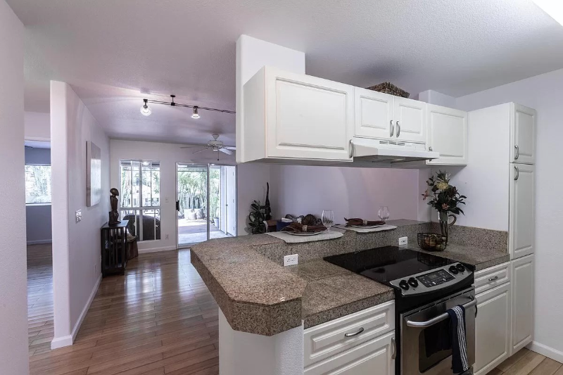 Kailua Kona Condo: 75 6081 Alii Drive