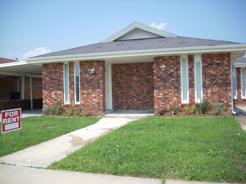 Chalmette Multiplex: 8506 Valor Dr