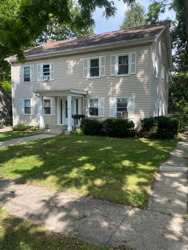 Saline Apartment: 210 West Henry