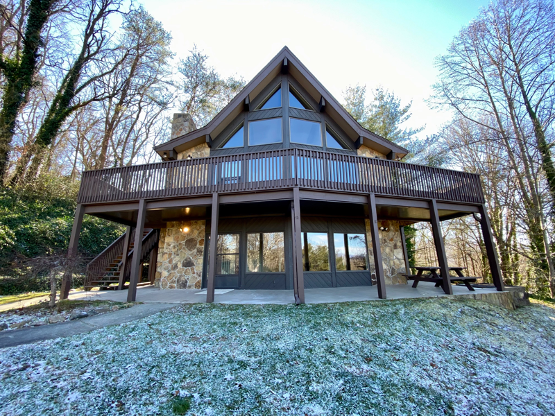 Hiawassee House: 442 Bradshaw lane