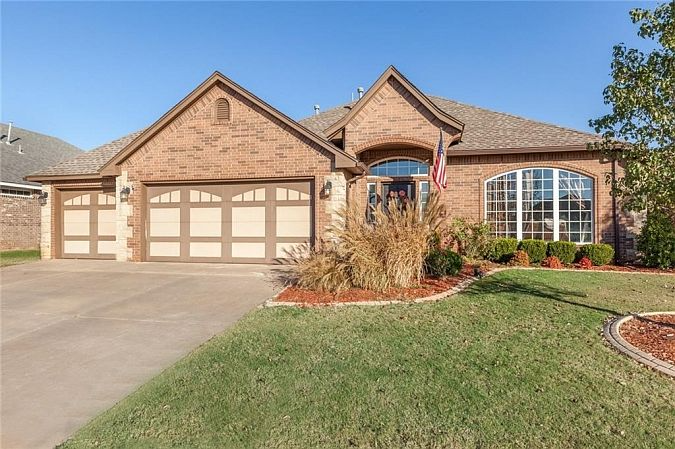 Moore House: 1700 Dorothy dr