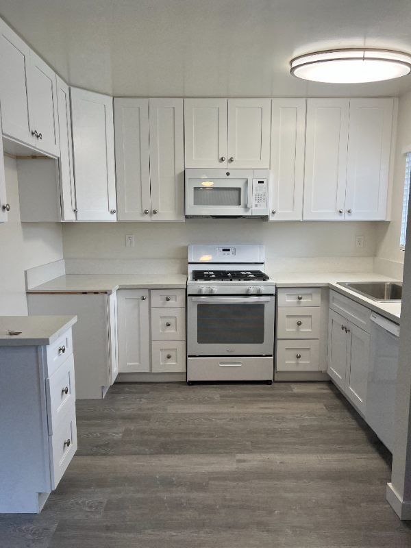 Sherman Oaks Apartment: 15029 Burbank Blvd