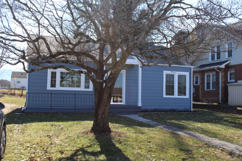 Johnson City House: 621 Lamont St