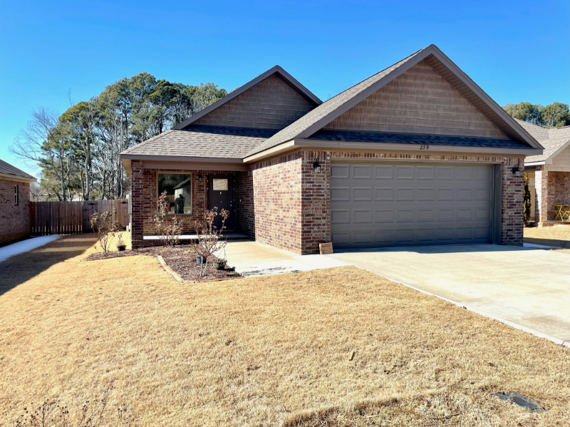 Jonesboro House: 259 Wolf Den DR