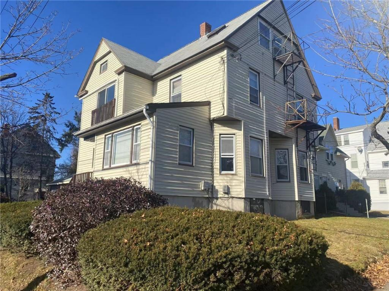 cranston Apartment: 000 Auburn St