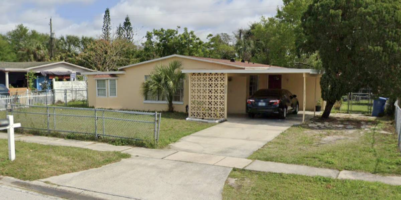 Tampa House: 4717 Town N Country Blvd