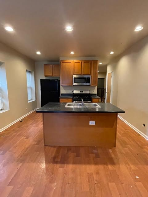 Chicago Other: 7851 S Bennett