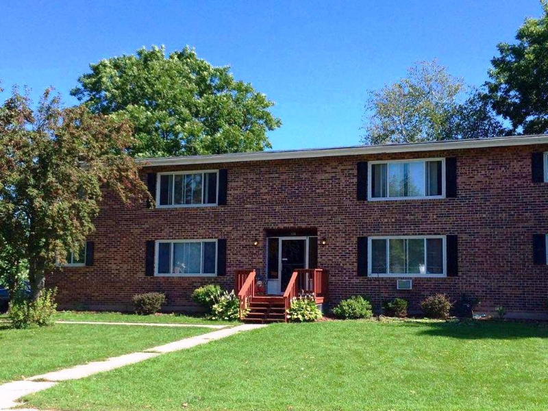 Francis Creek Apartment: 124 Cherry Ave