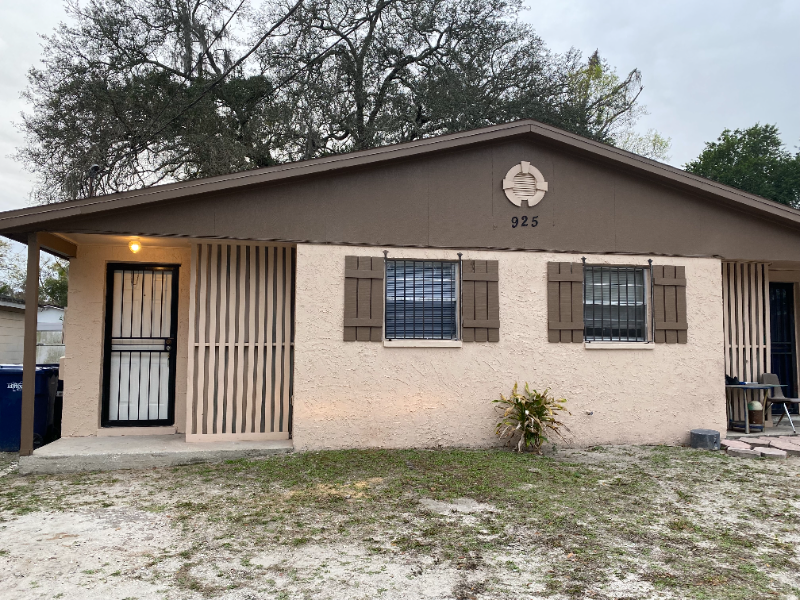 Tampa House: 925 N Castle Ct