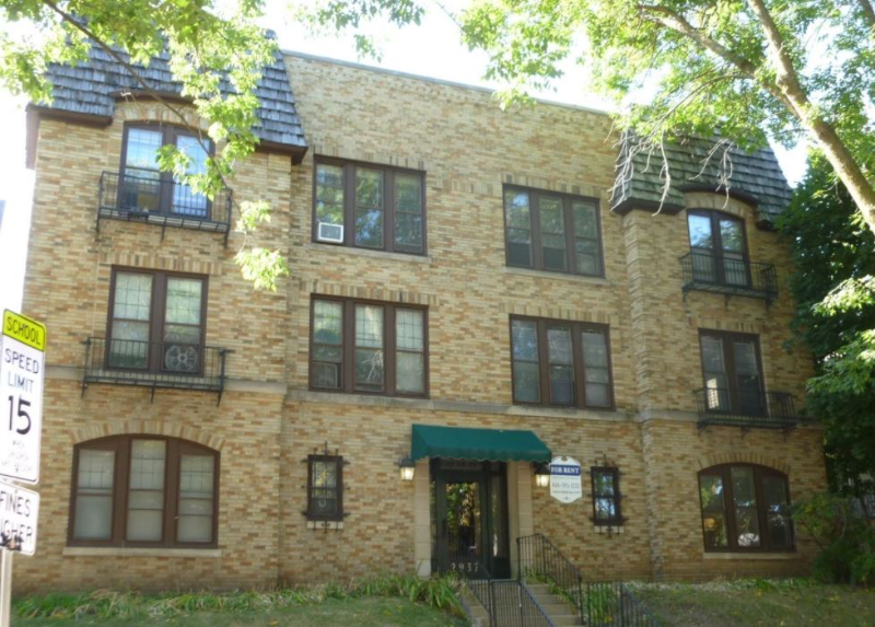 Milwaukee Apartment: 2937 N Bartlett Ave, Milwaukee WI