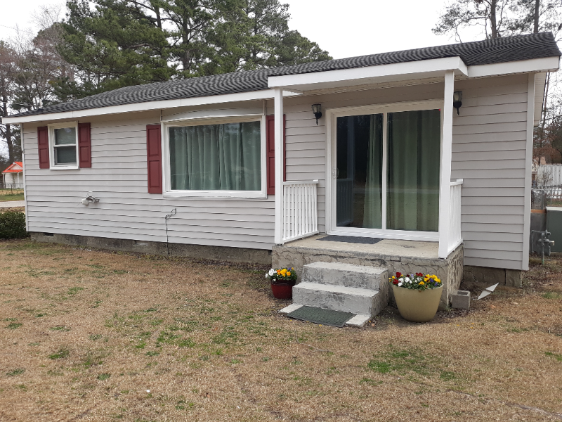 fayetteville House: 905 71st school rd
