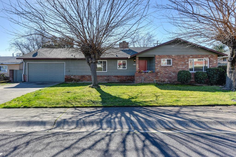 Roseville House: 1302 Frances Drive