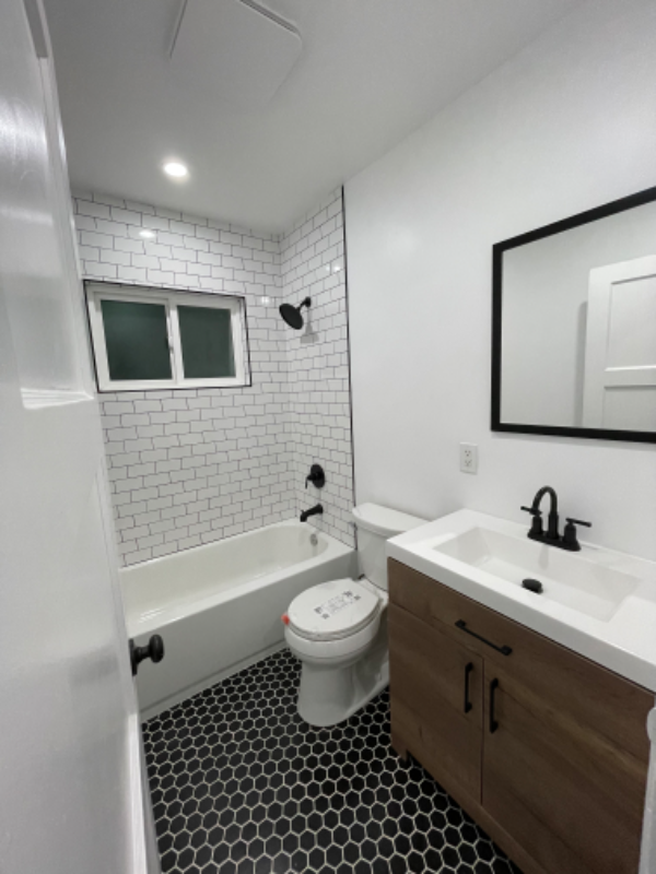 Long Beach Apartment: 4910 E Stearns