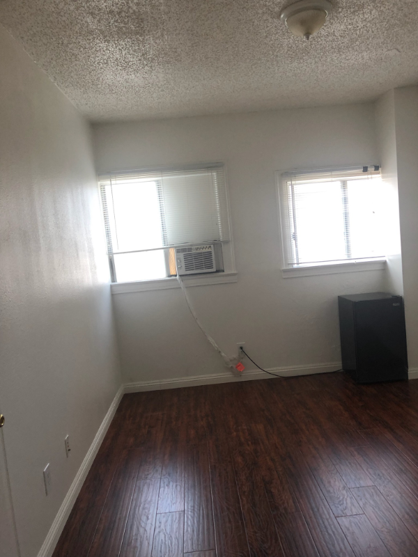 LOS ANGELES Apartment: 1831 w 11th place