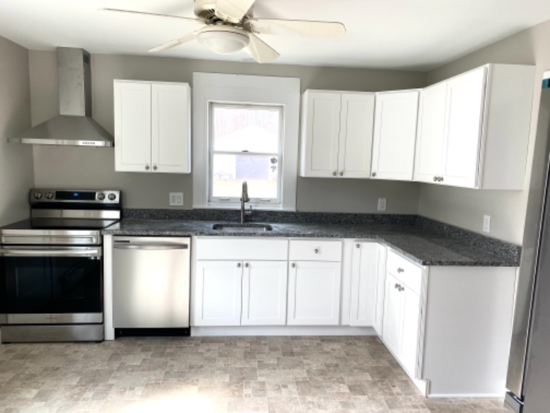 Millis Apartment: 333 Village St