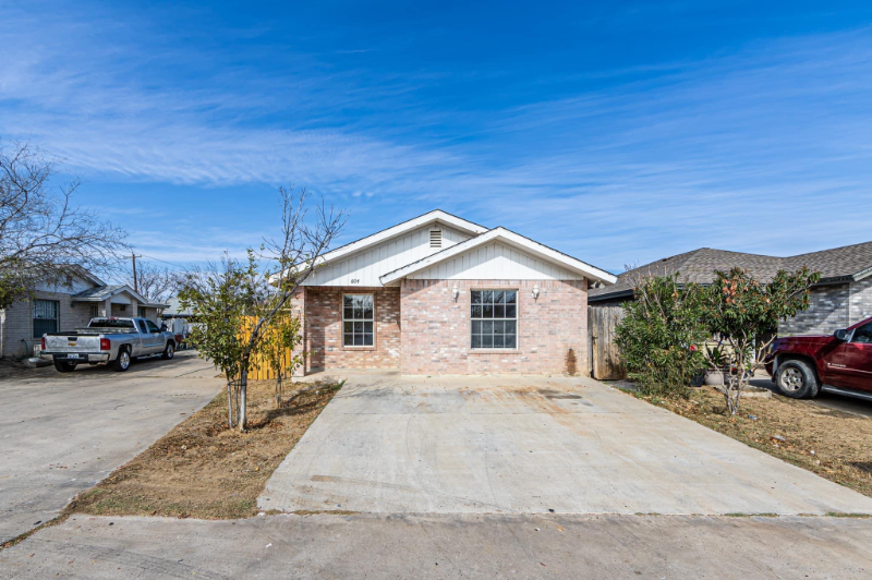 Laredo House: 604 Gage Loop