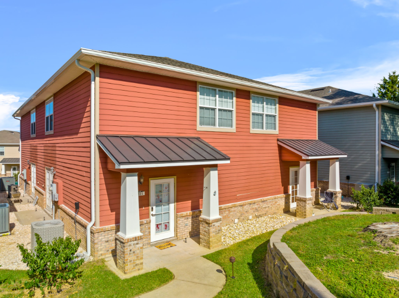 Crestview Townhome: 813 Arbor Lake Dr