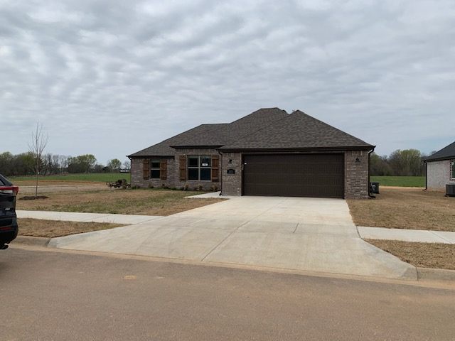 Farmington House: 550 N Greylag Way