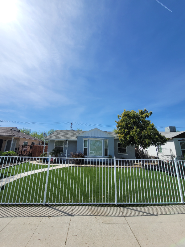 Reseda House: 6503 White Oak Ave