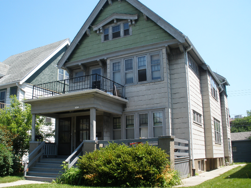 Milwaukee Apartment: 3372 N. Oakland Avenue, Lower