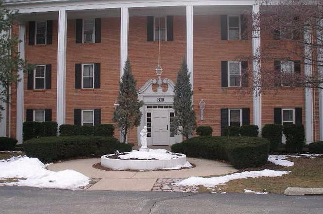 Rolling Meadows Condo: 5101 Carriageway Dr