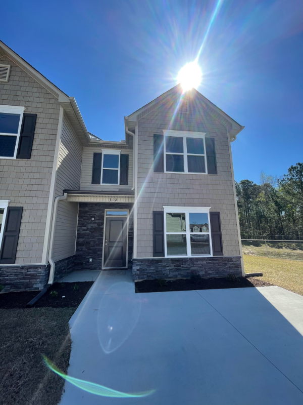 Midway Park Townhome: 312 Glenellen Loop Rd