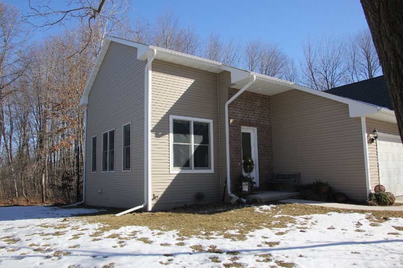 Suamico Townhome: 1338 Haley Ct.