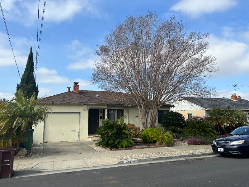 Hayward House: 25841 Byrn Mawr Ave