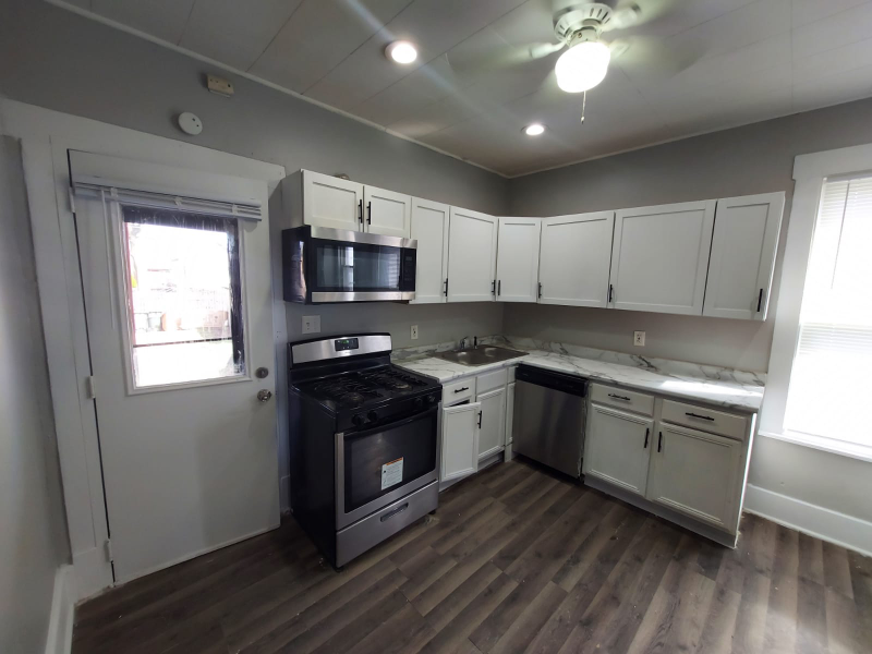 LaGrange Apartment: 211 Hayes Ave