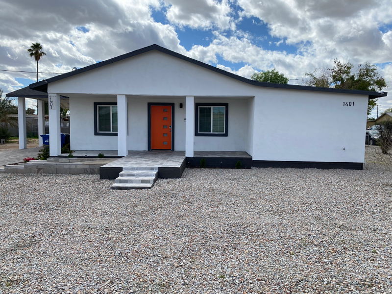 Avondale House: 1401 S 112th Dr