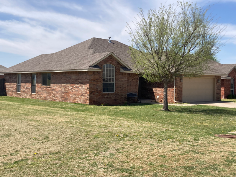 Mustang House: 113 N Shannon Way