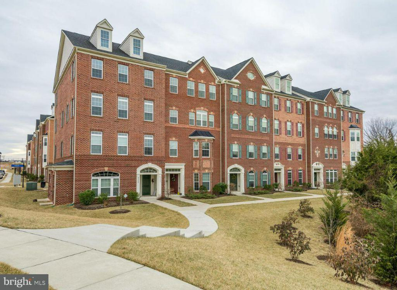 Ashburn Townhome: 1 Artsmith Ter