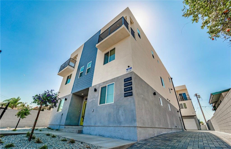 Los Angeles Townhome: 2520 Boulder St
