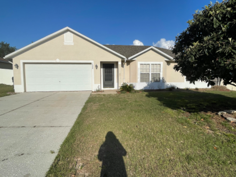 Groveland House: 1688 Brolga St