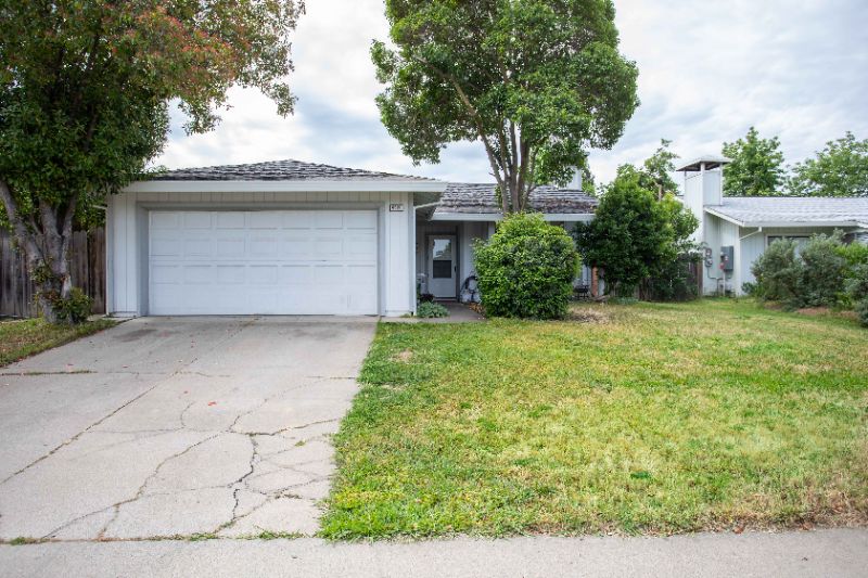 Sacramento House: 8620 Coolwoods Way