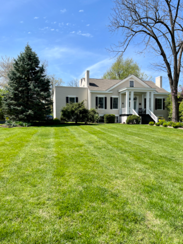 Lexington House: 628 W High St