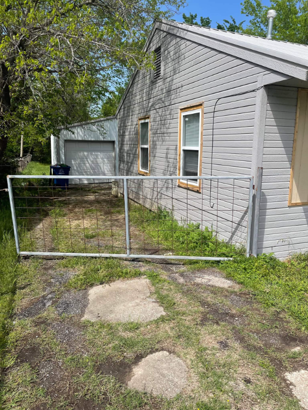 Tulsa House: W 46th St