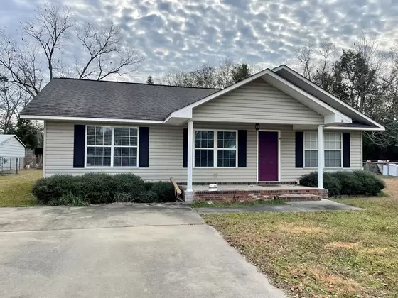 Glennville House: 101 Chance Ln