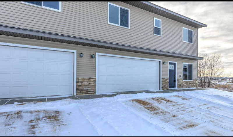 Roberts Townhome: 421 Sierra Pl, Roberts WI