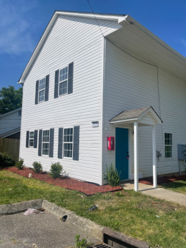 Greensboro Apartment: 3223 Summit Ave