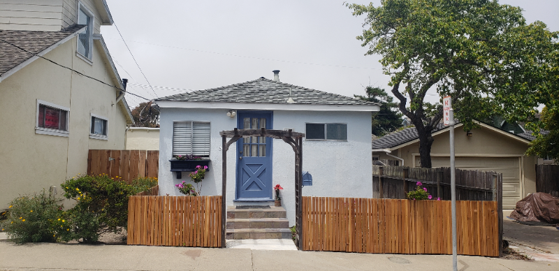 Pacific Grove House: 518 10th ST