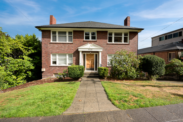 Seattle Apartment: 5026 22nd Ave NE