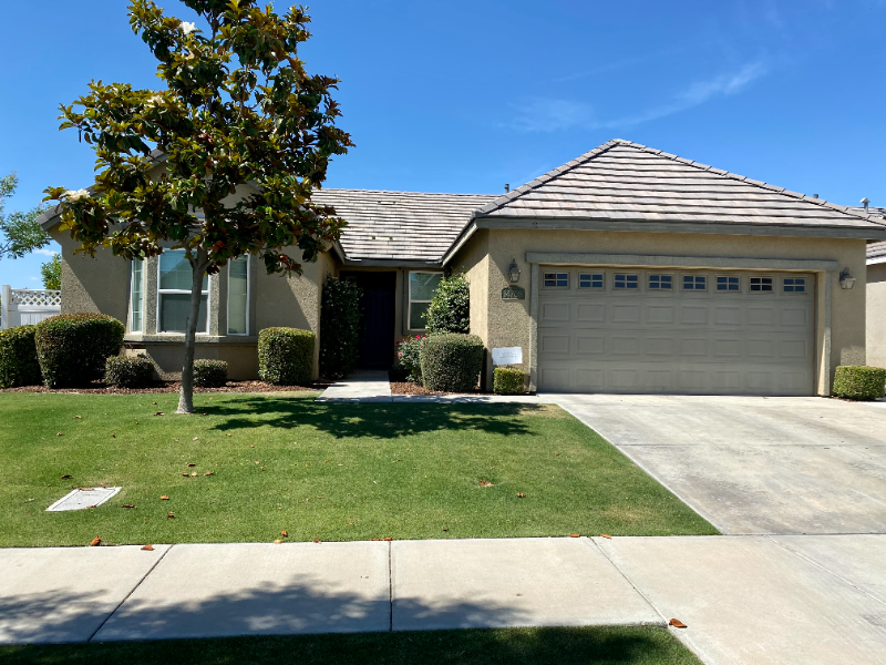 Bakersfield House: 14708 Checkerbloom Drive